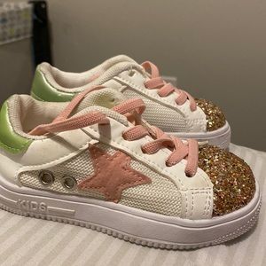 Worn 2-3 times. Don’t fit anymore